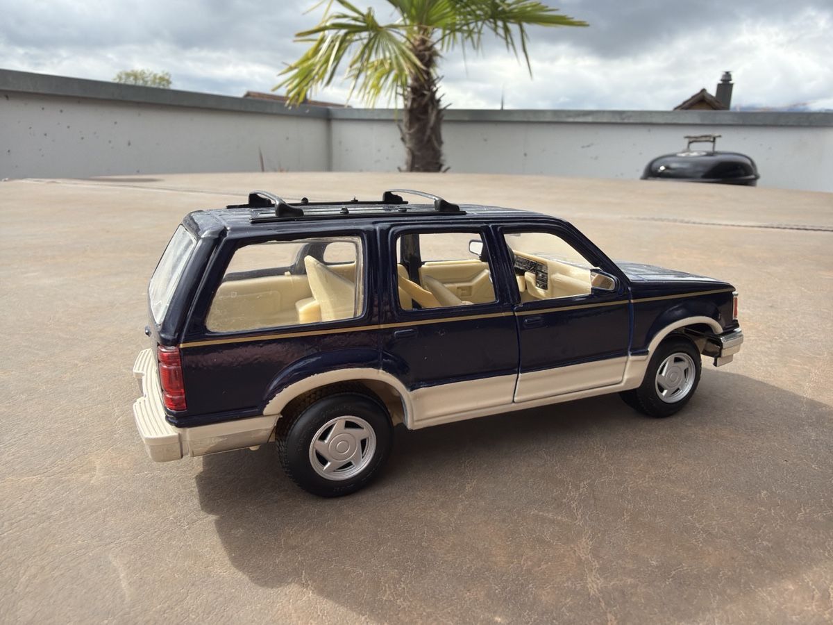 Maisto Modellini d'auto: Ford Explorer - 1/24 - Maisto  – Usato da Wolfwil venduto da Rolex1 2