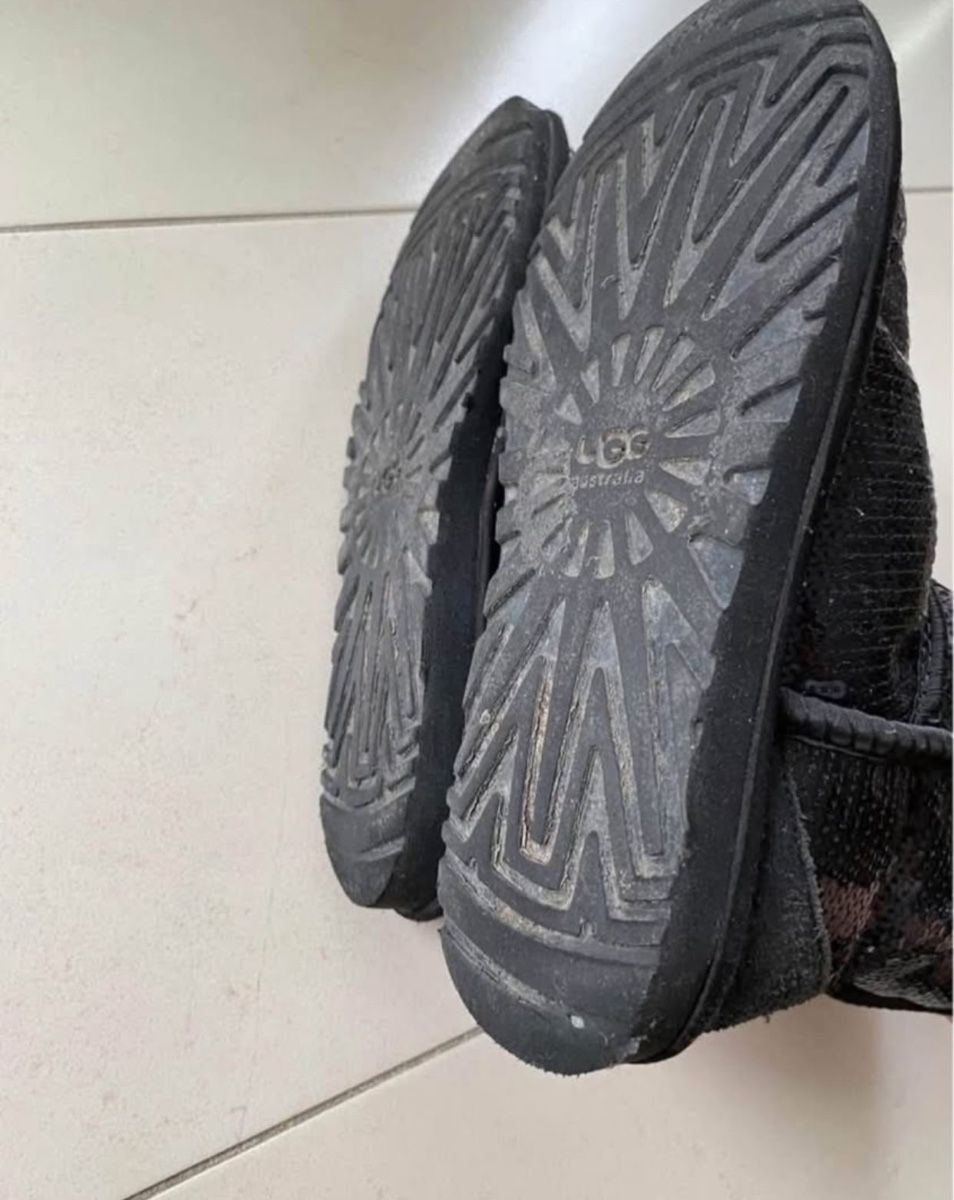 Ugg Scarpe da donna: Ugg Boots mit Pailletten Gr. 37 schwarz – Usato da Ellikon an der Thur venduto da Bali1999 4