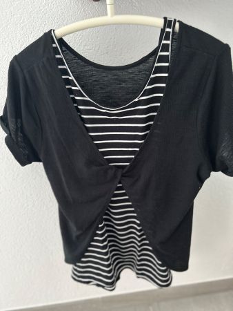 Lässiges Top und Shirt. Grösse M/L schwarz/weiss
