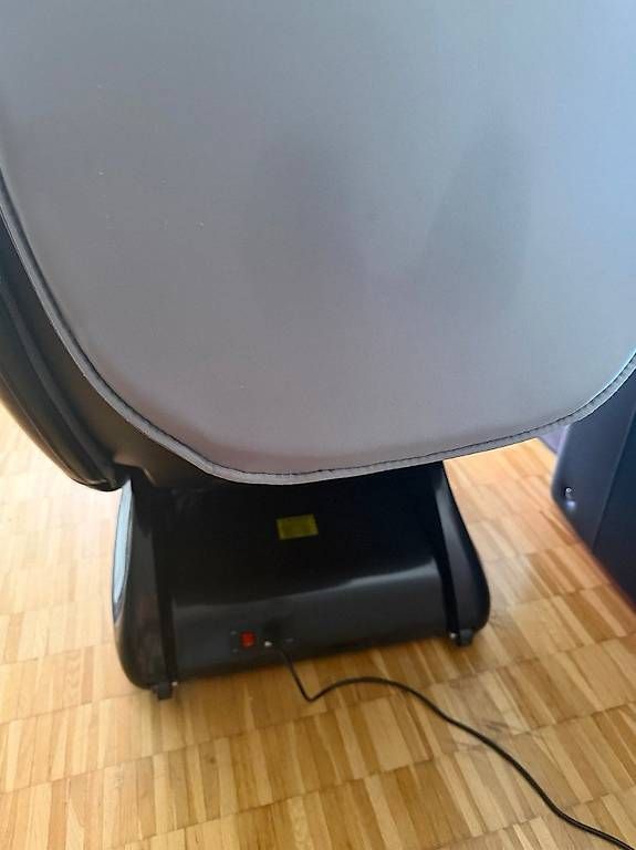 Poltrone: Massagesessel Alpha Techno AT-8500 mit Bluetooth – Usato da Wil SG venduto da Vlady66 1