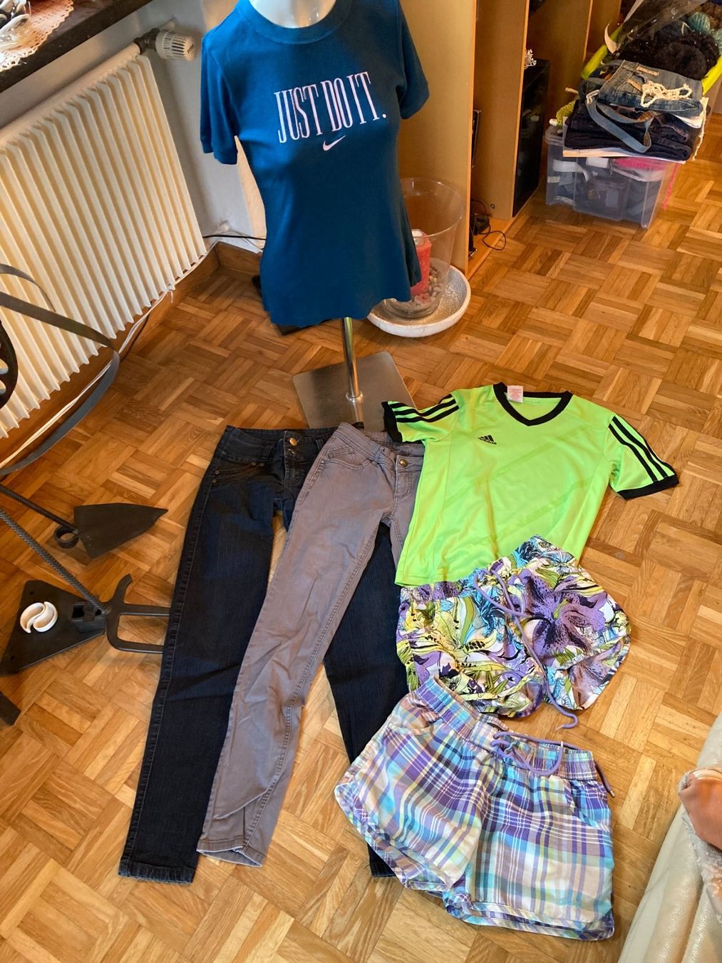 Lotti di vestiti: Kleiderpaket – Usato da Balsthal venduto da dasesaro