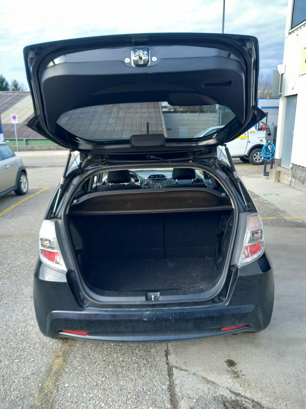 Honda Autos: HONDA JAZZ HYBRID - 2015 – D'occasion à Renens VD par  4