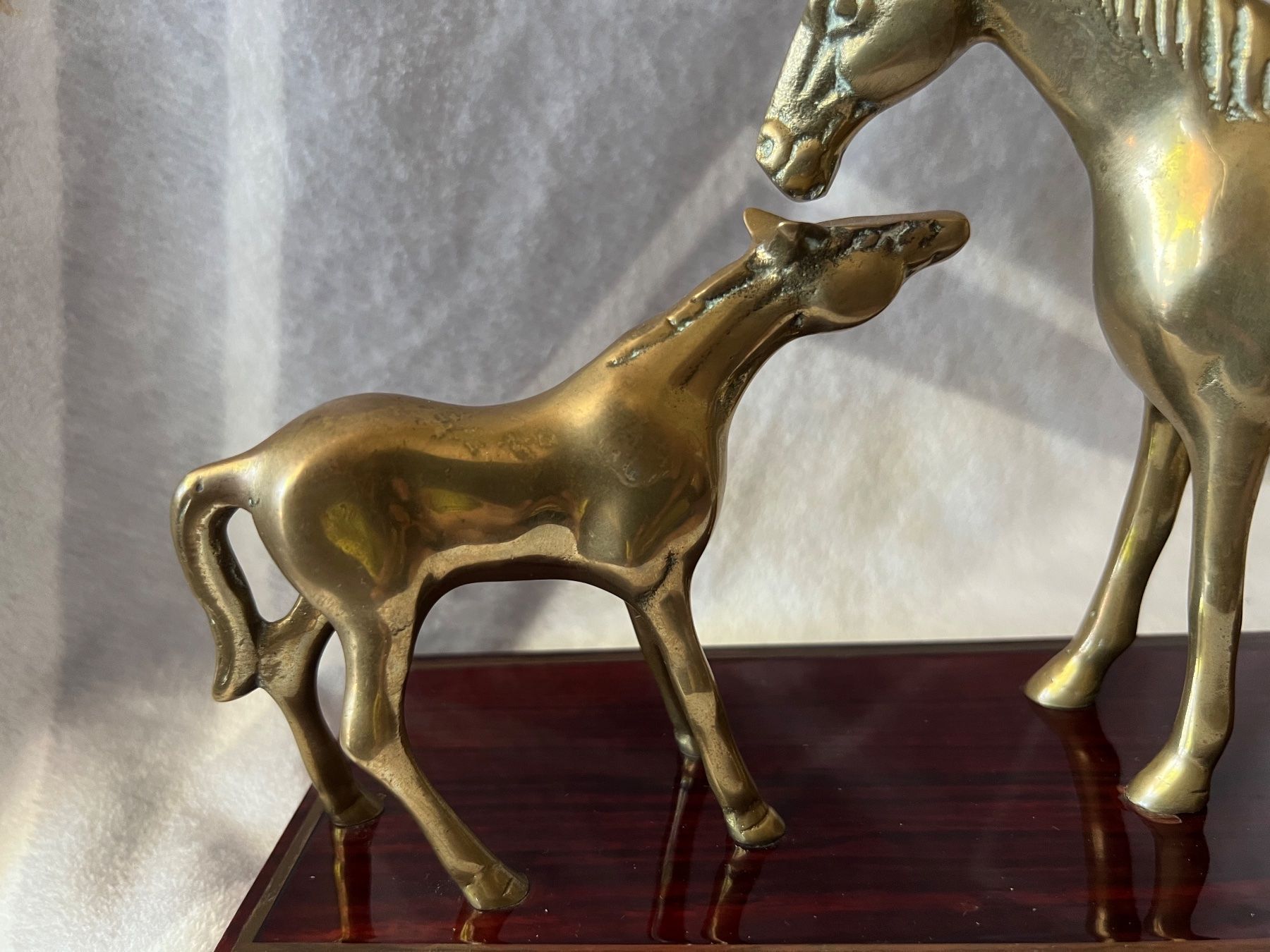 Figuren: Messing Pferd auf Holzsockel Skulptur – Gebraucht aus Frenkendorf von Only1 6