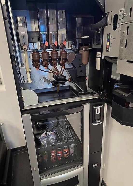 Altro per Gastronomia & Hotel: Kaffeeautomat / Snackautomat – Usato da Wigoltingen venduto da Lhp 1