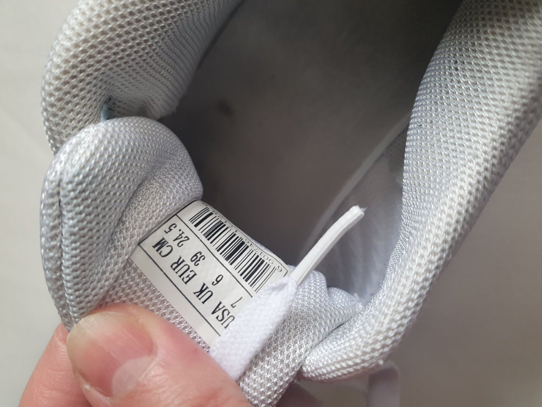 Adidas Scarpe da uomo: Chaussures Adidas blanches, pointure 39, unisex – Usato da Lausanne venduto da Af2016 7