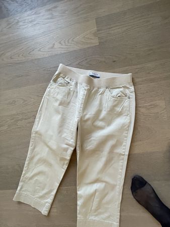 Chino Capri Hose Gr. 40 beige NEU nie getragenStretch