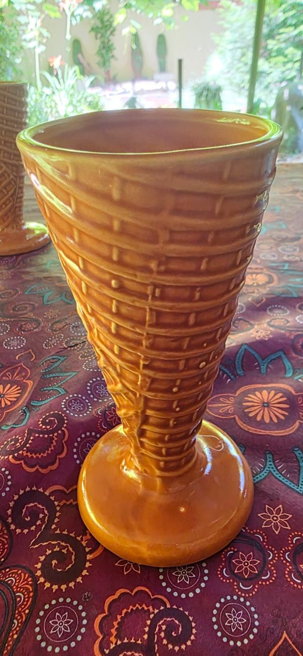 Services de table: 8 Glacebecher in Waffeloptik – D'occasion à dornach par hundeliebe01 1