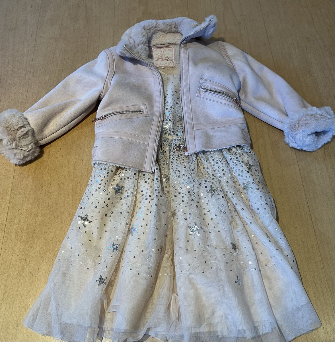 Lotti & Set di vestiti: Festliche Kleiderpaket Mädchen gr. 104/110 – Usato da S. Carlo GR venduto da sassalb 1