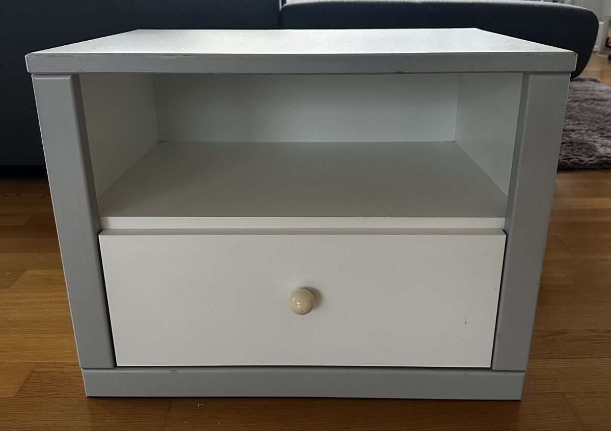 Pfister Tables de nuit: Nachttisch – D'occasion à Ennetmoos par ObergubsEr