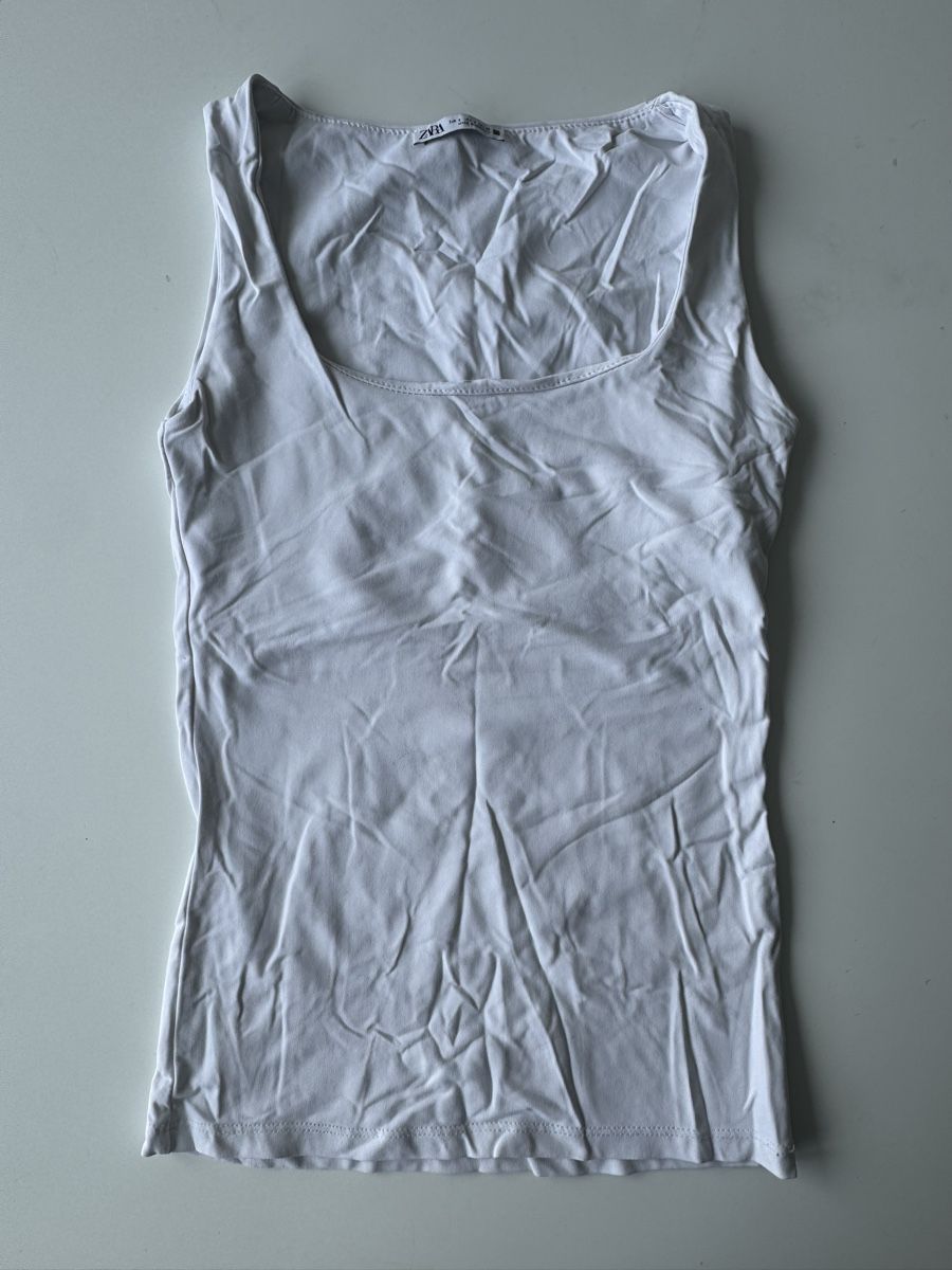 Zara Top: 2 White Tank Tops: Zara Basic, Unterleibchen Set – Usato da Zürich venduto da forestF4iry 1
