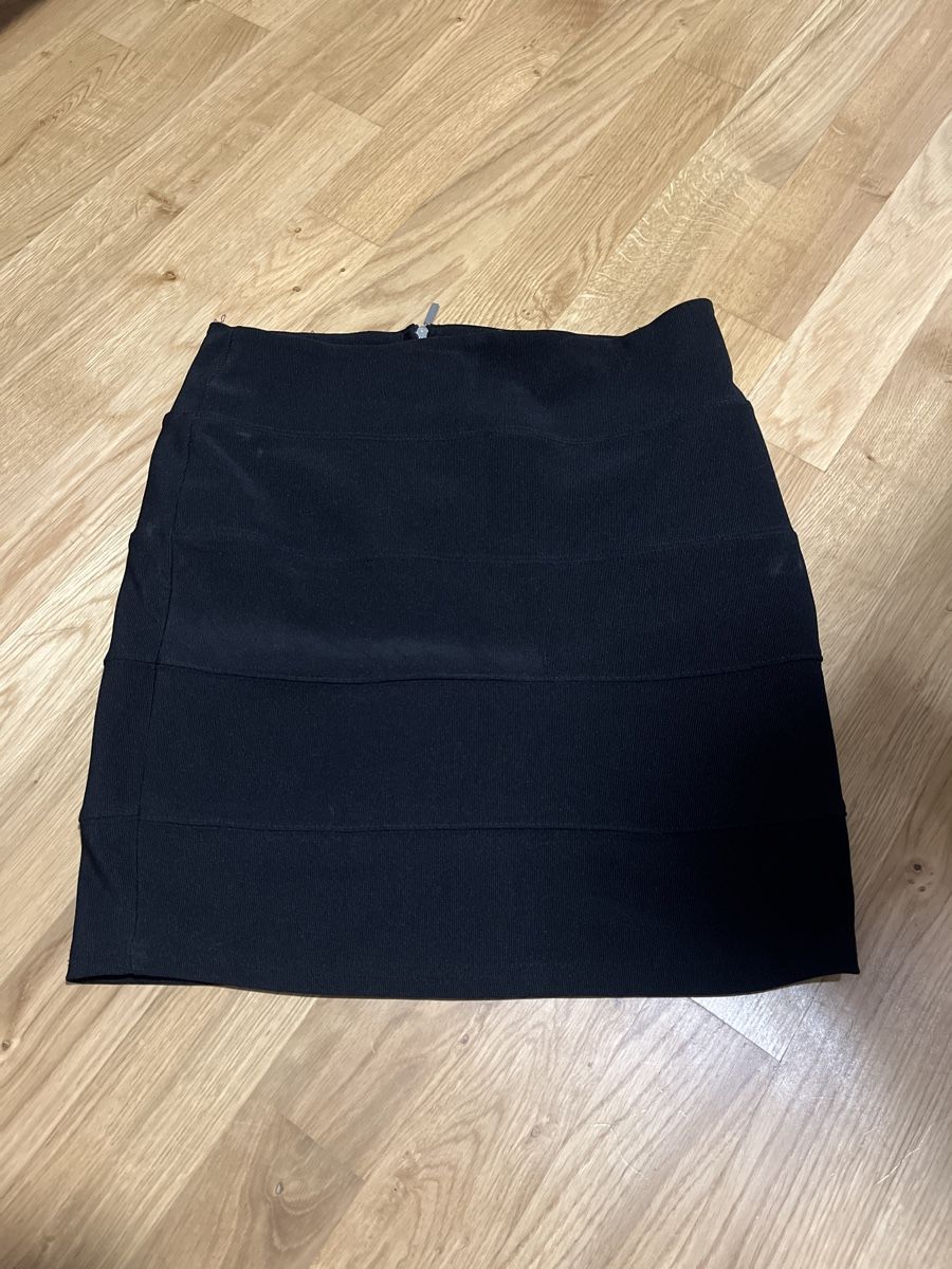 Gonne: Jupe noire AMISU – Usato da Le Locle venduto da Mayd_h