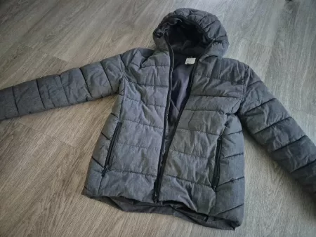 Winterjacke, Grau mit  Kapuze, 12 Jahre /152