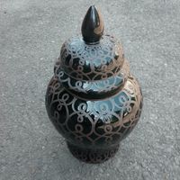 Grosse Keramik Vase mit Deckel, verzierte Urne