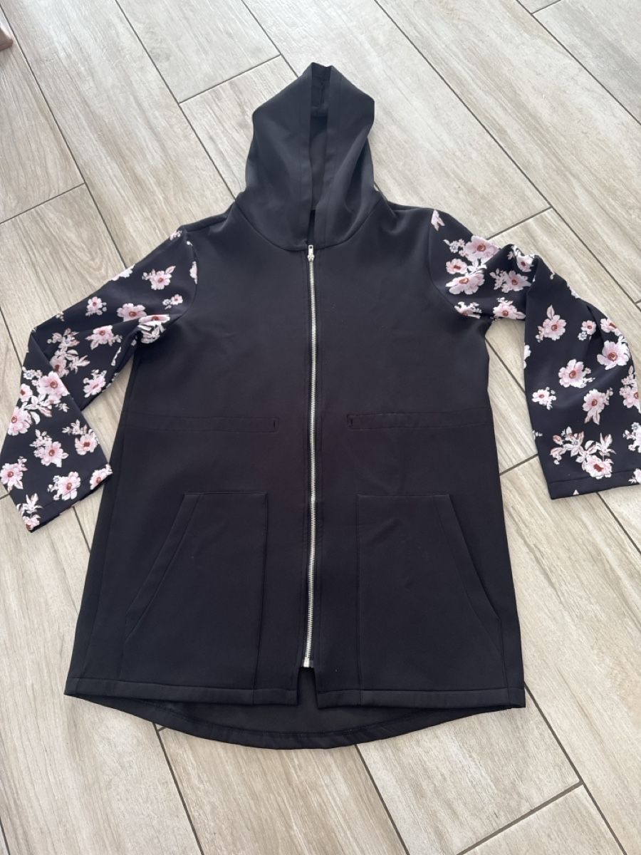 Giacche: Jacke mit Blumen Grösse L – Usato da Gelterkinden venduto da Familienferien