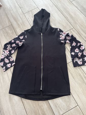 Jacke mit Blumen Grösse L