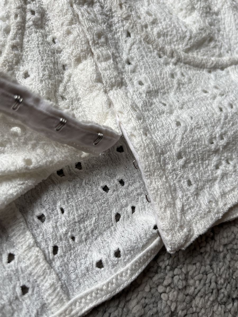 H&M Tops: Crop top blanc attache devant  taille 46 – Neuf (Voir description) à Lausanne par mae_dj7r 1