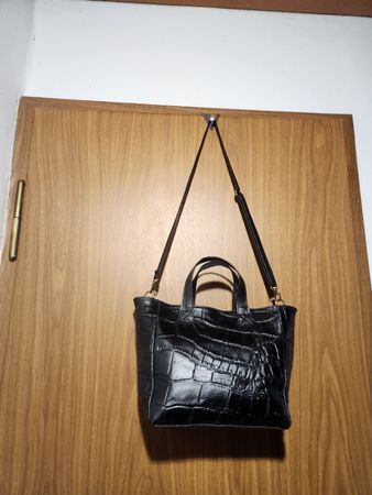 Sac à main en cuir noir style croco, fait main en Italie. 