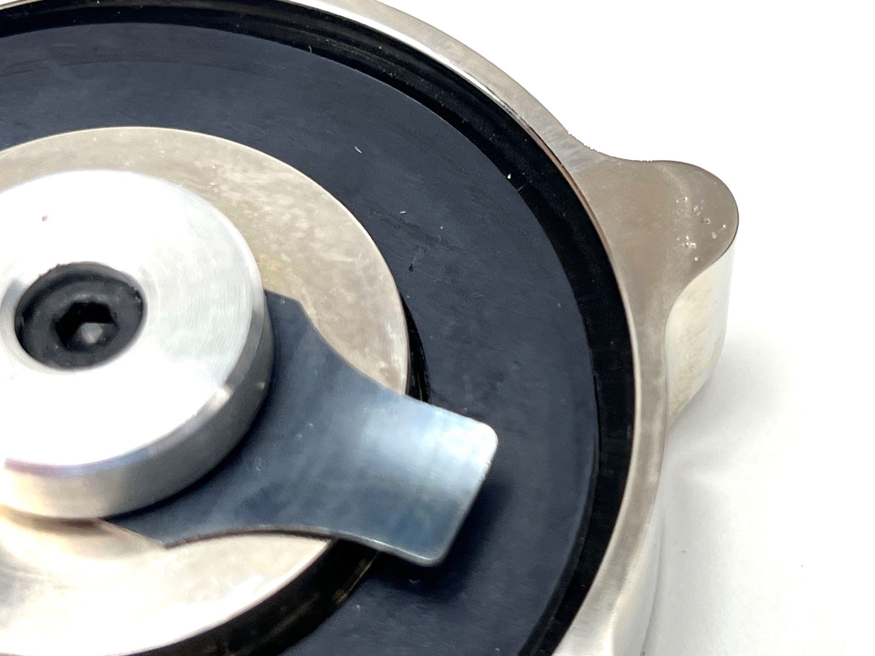 BMW Tutti pezzi di ricambio auto: BMW M Design Öldeckel Metall Chrom – Usato da Zürich venduto da Arche_Brockenhaus 8