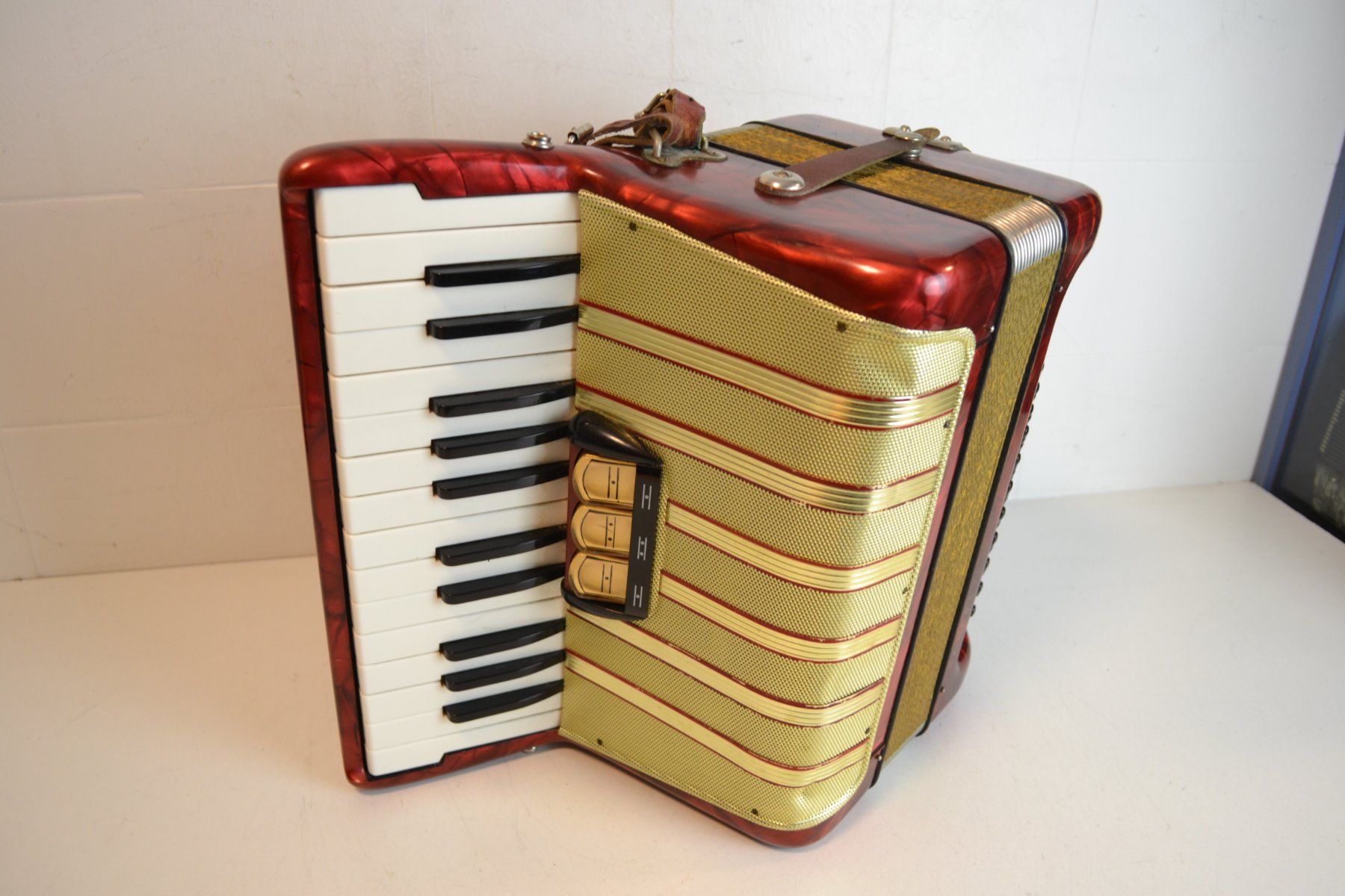 Strumenti musicali: Akkordeon chromatisch Hohner Concerto I – Usato da Zürich venduto da Brockito 6