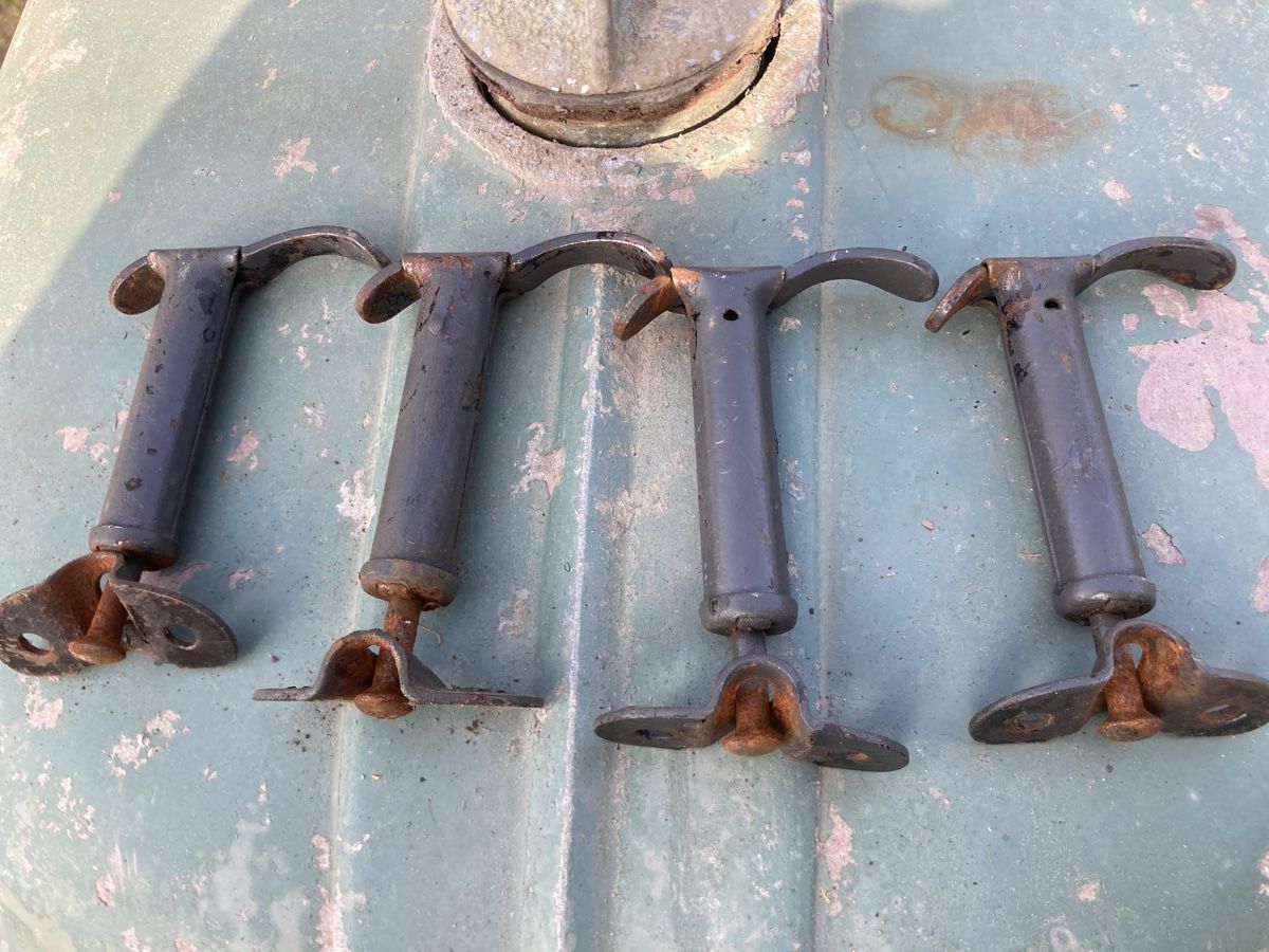 Alle Autoersatzteile: Motorhauben Verschlüsse Halter Oldtimer Hotrod Traktor – Gebraucht aus Rüti ZH von Muck99