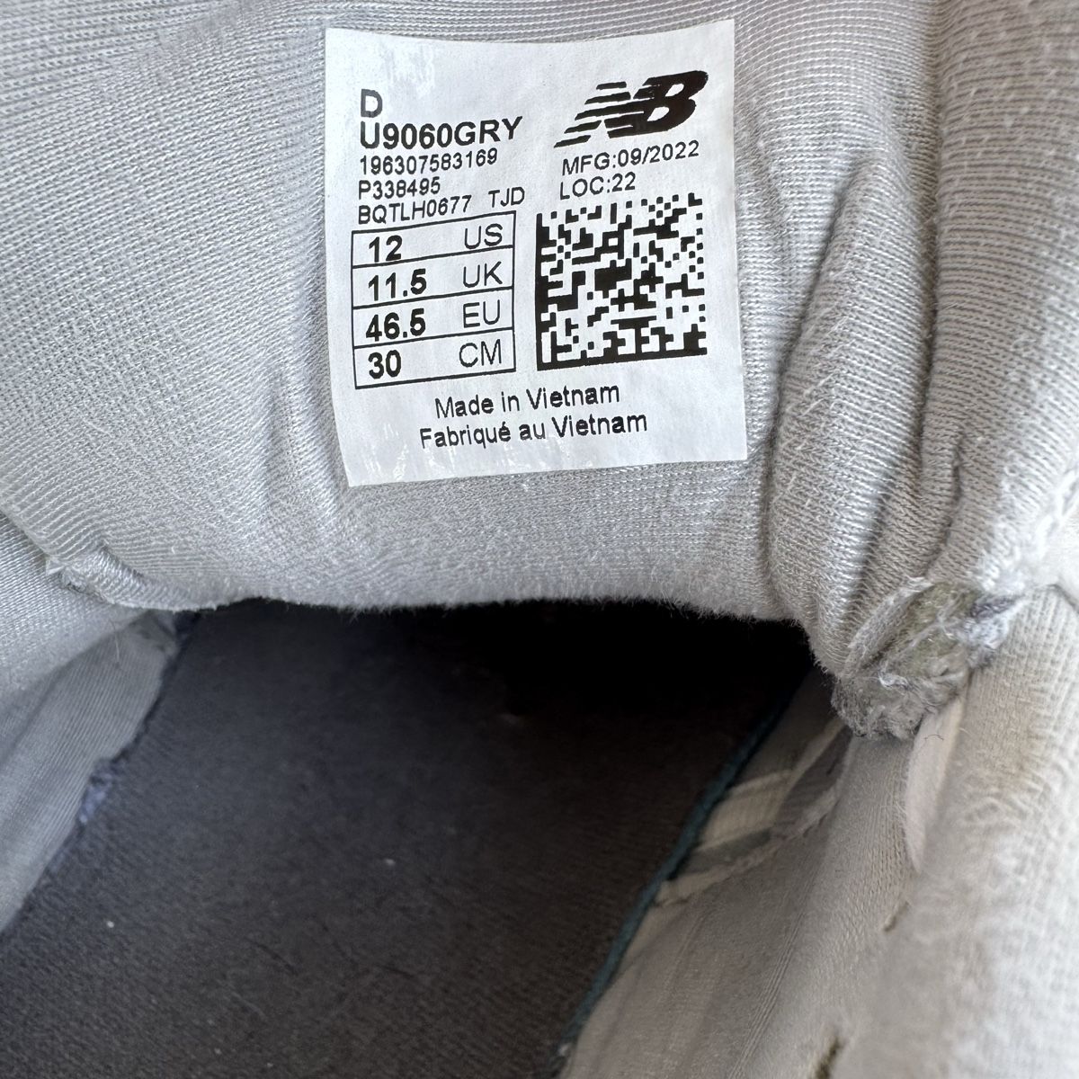 New Balance Scarpe da uomo: New Balance 9060 Grösse 46.5 – Usato da Itingen venduto da JDG11 3