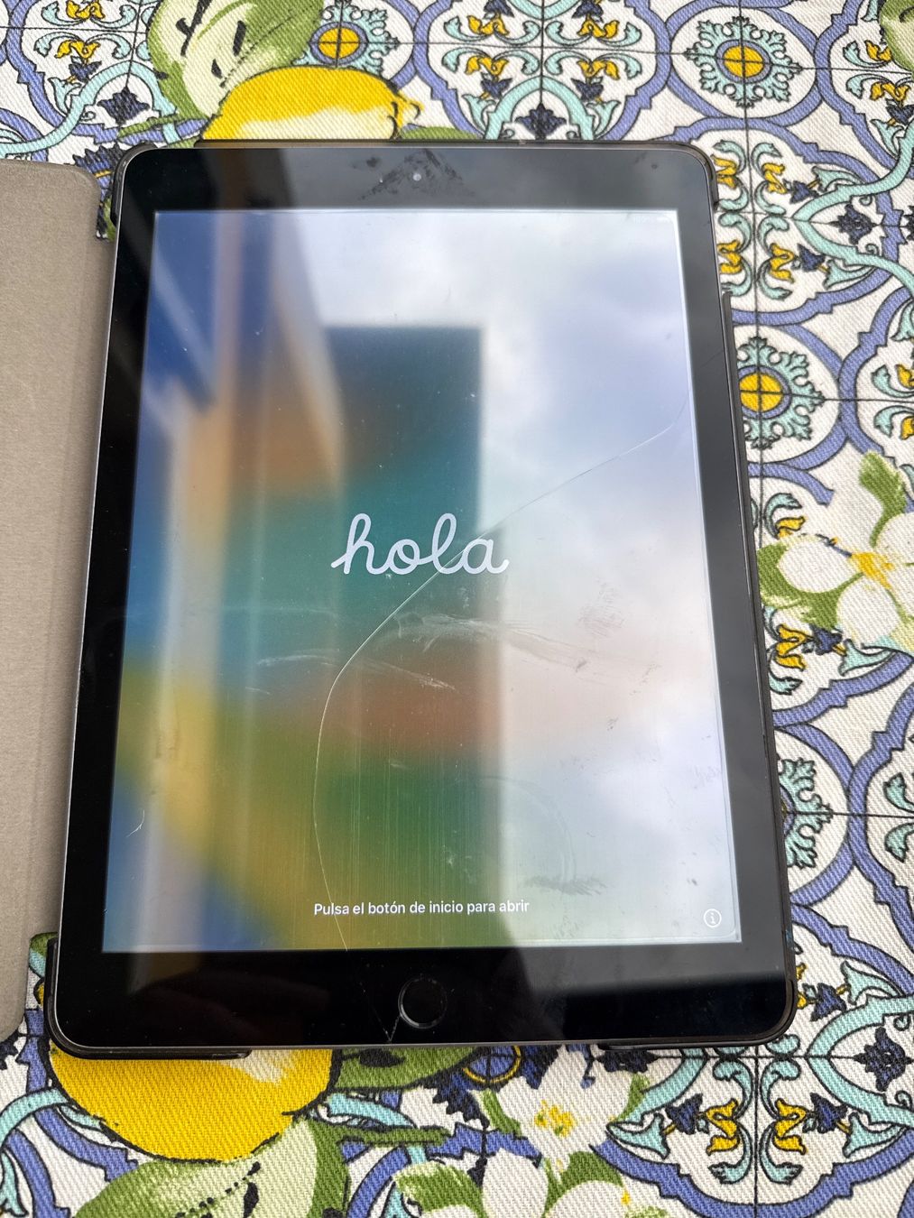 Tablet PC: Apple iPad defekt mit gesprungenem Bildschirm – Gebraucht aus Muralto von claudos