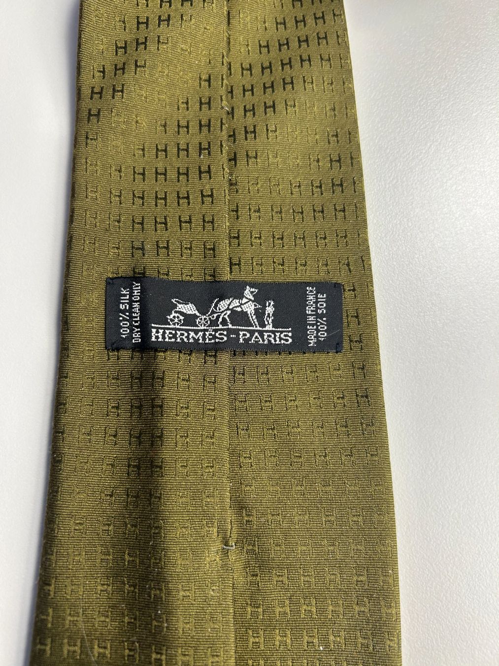 Hermès Krawatten: Hermès Façonée H-Monogram Krawatte – Neu (gemäss Beschreibung) aus Bern von kurtikobolt74 2