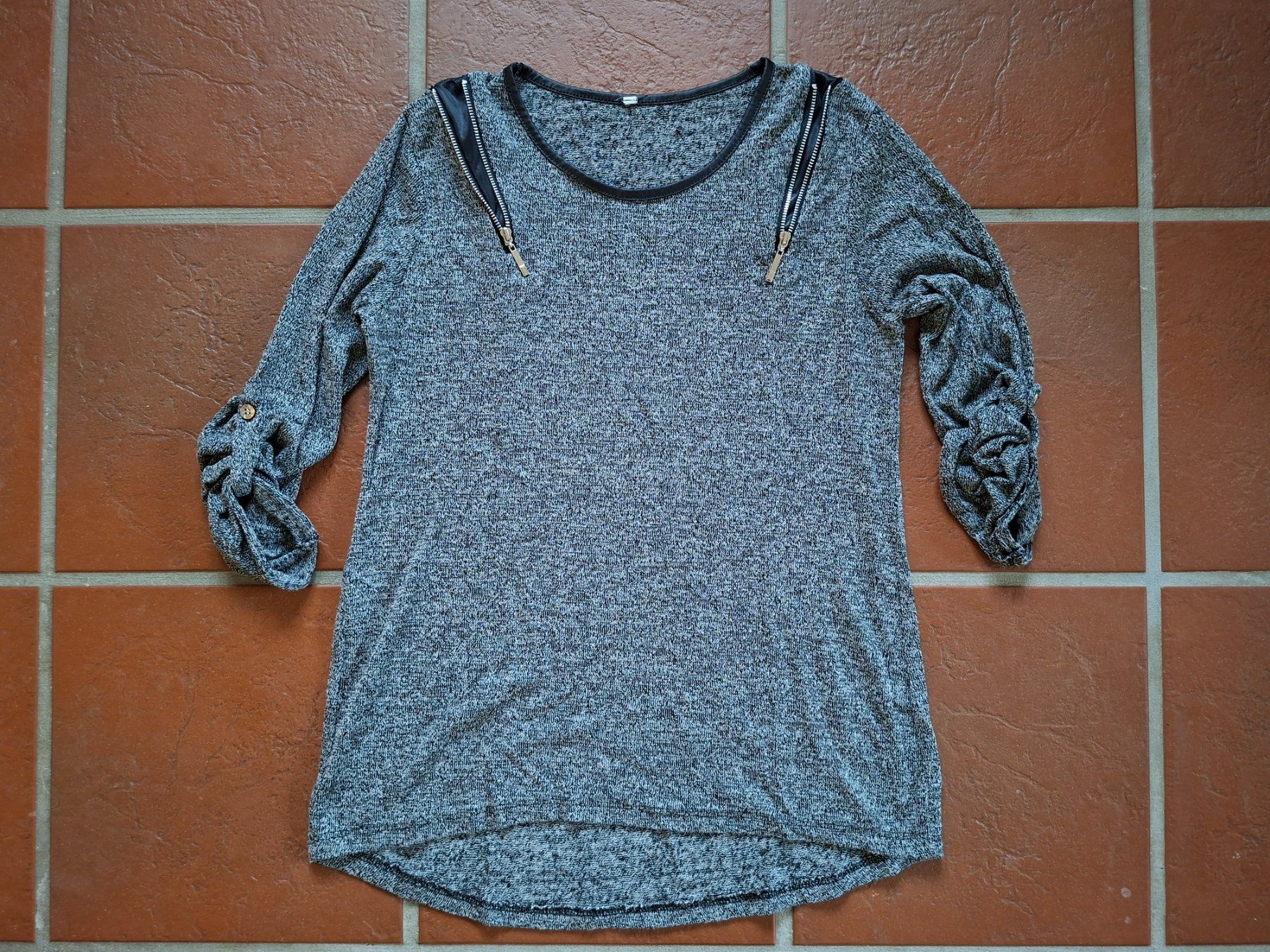 Maglioni & Felpe: Chicorée; dunkelgrauer Pullover mit Schulterdetail Gr. S – Usato da Boniswil venduto da Totomat-Lady