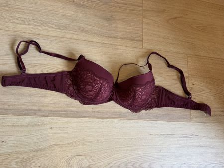 Damen BH mit Spitze dunkelrot super Zustand