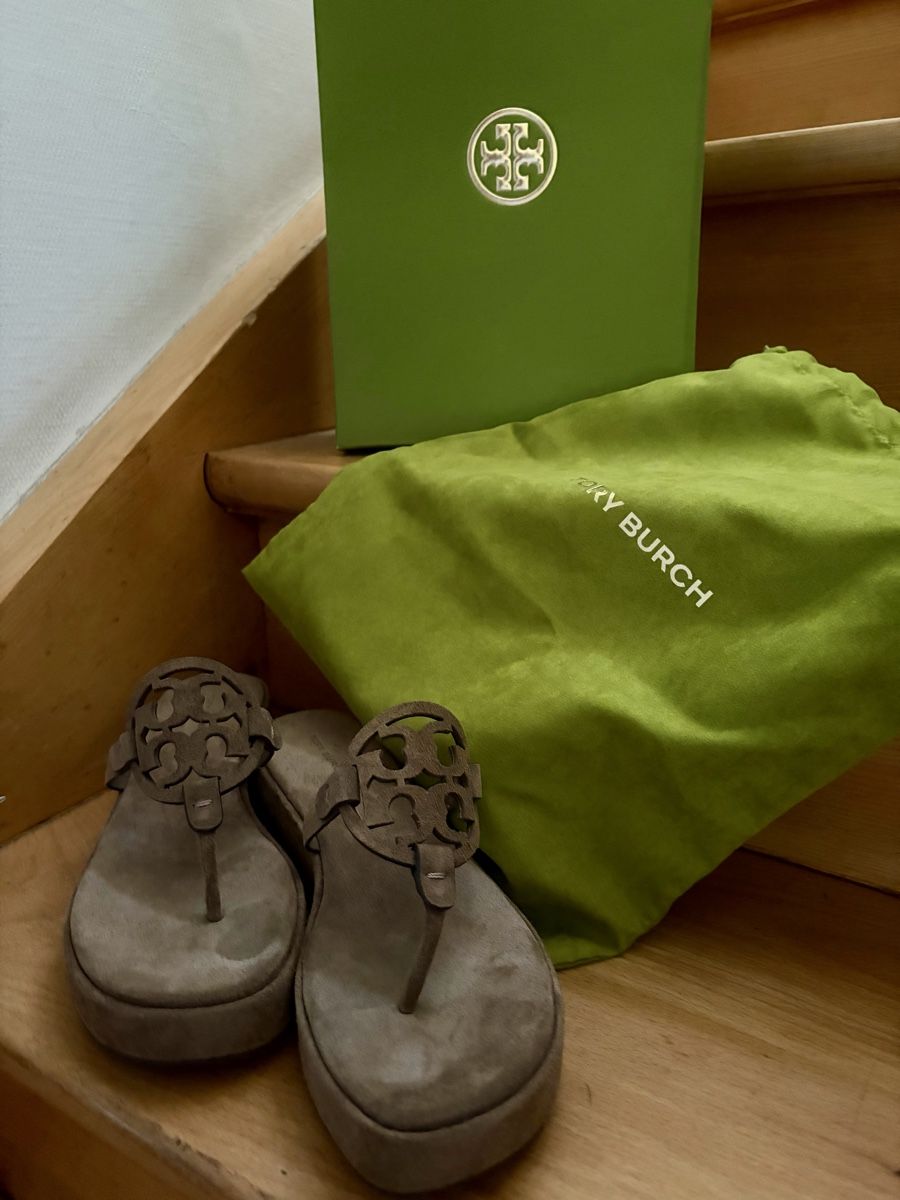 Tory Burch Scarpe da donna: Tory Burch  Wedge Sandalen Gr 41 Wildleder – Nuovo e nell'imballaggio originale da Matten b. Interl venduto da Kings-Fashion 2