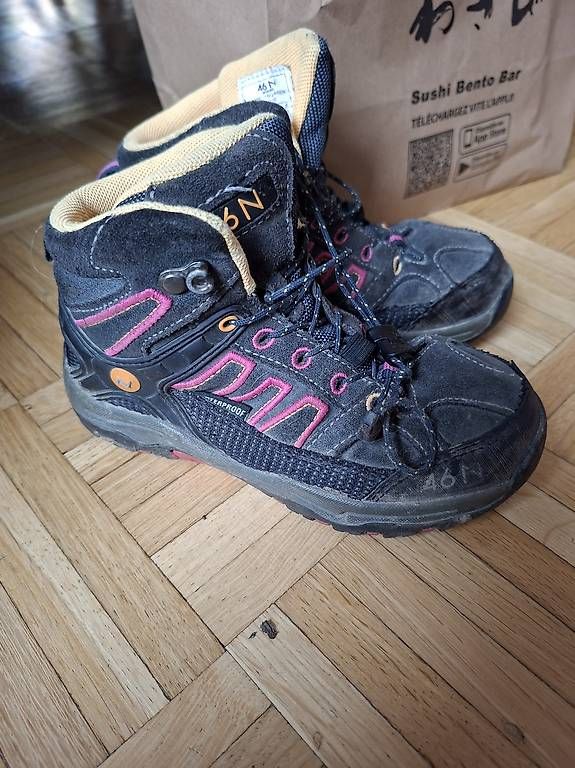 Schuhe für Jungen: Chaussures taille 30 – Gebraucht aus Onex von morelan