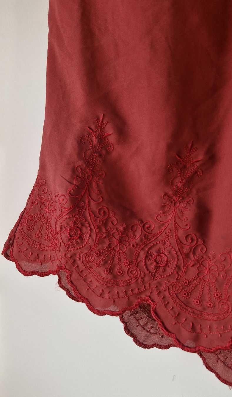 Pantaloni: Culotte mit Stickerei bordeaux ca. Gr. M  – Usato da Andermatt venduto da nin_ks9v 1