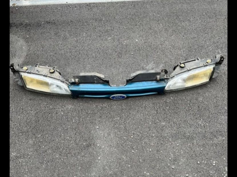 Fari: Ford Mondeo Scheinwerfer mit Grill JG 1994 – Usato da Rothenhausen venduto da Deltassion