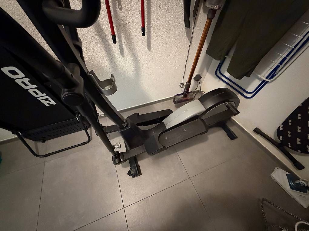 Hometrainer: Crosstrainer mit Trainingscomputer und Programmen – Gebraucht aus Emmenbrücke von B4belfish 1