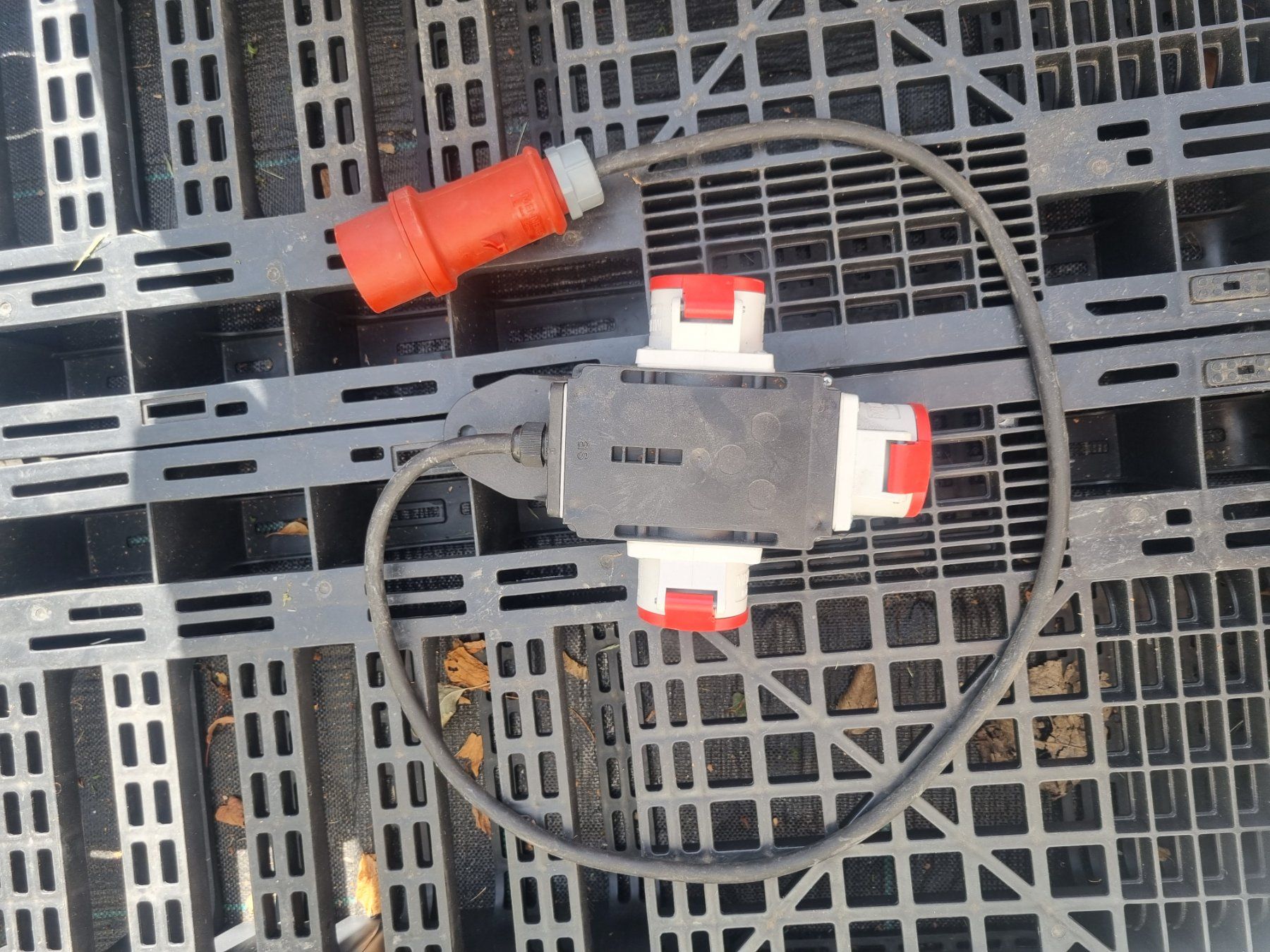 Elettrotecnica: Stromverteiler 380V / 16A Eurostecker – Usato da Deitingen venduto da RRD2010