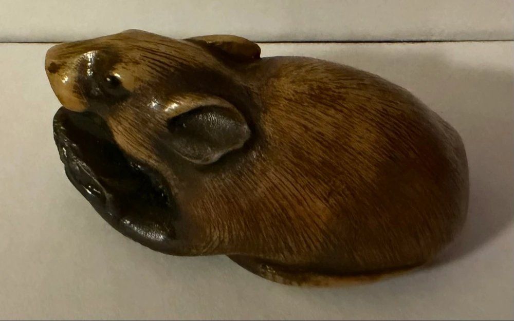 Statuette: grazil geschnitzte  >>Maus<< im Stil einer Netsuke – Usato da Hinwil venduto da Chnap 1