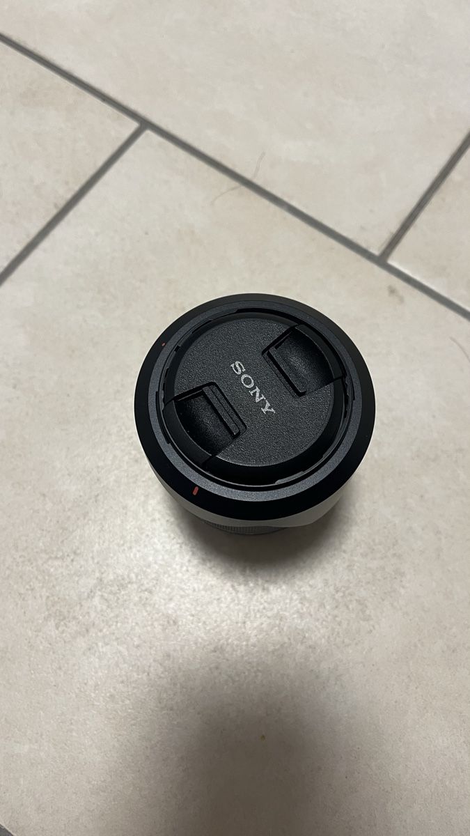 Sony Obiettivi: Sony FE 28-70mm lens – Usato da Nidau venduto da cherryyzz
