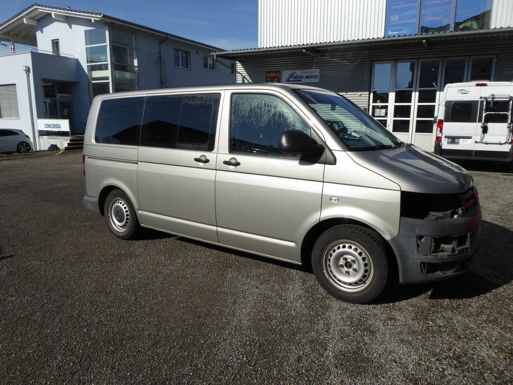 VW Transporter T5 / 9 Plätzer (Motorschaden)