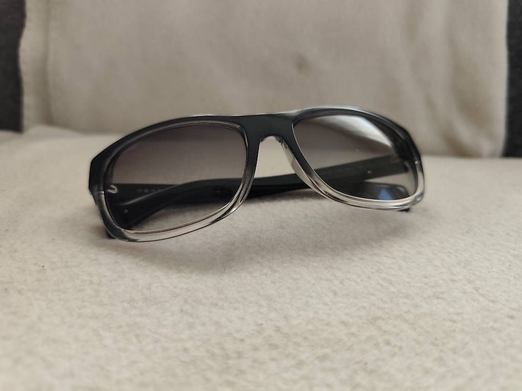 Prada Brillen & Gläser: Prada SPR29N Sonnenbrille – Gebraucht aus Oberkulm von FairTreasures