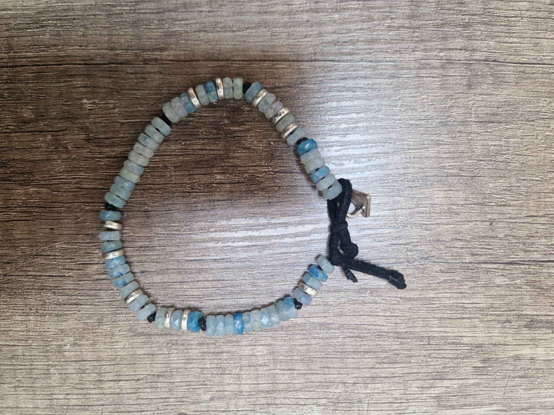 Armbänder & -reifen: Elegantes Armband mit Aquamarin Steinen – Gebraucht aus Falera von Fudax