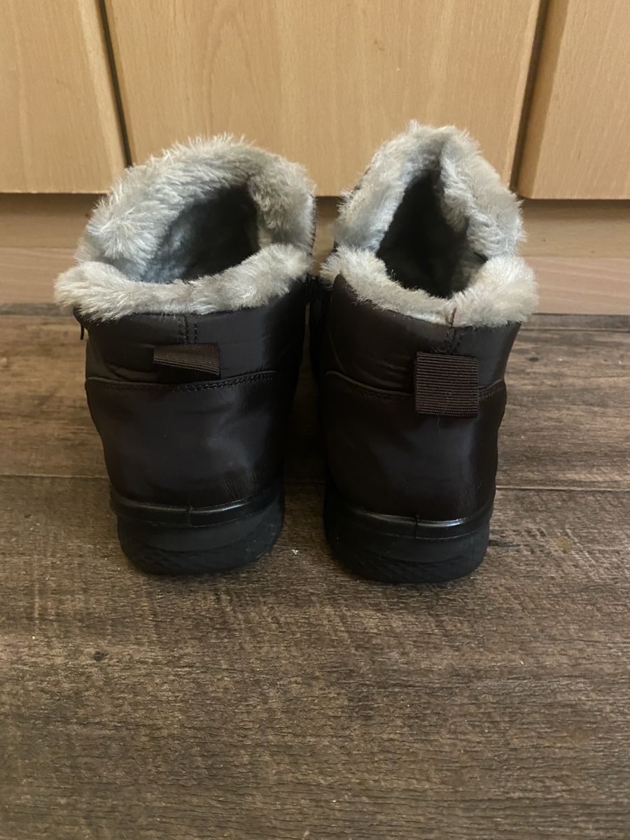 Scarpe da donna: kurze Winterstiefel gr.37 – Usato da Seewen SZ venduto da shaky01 5