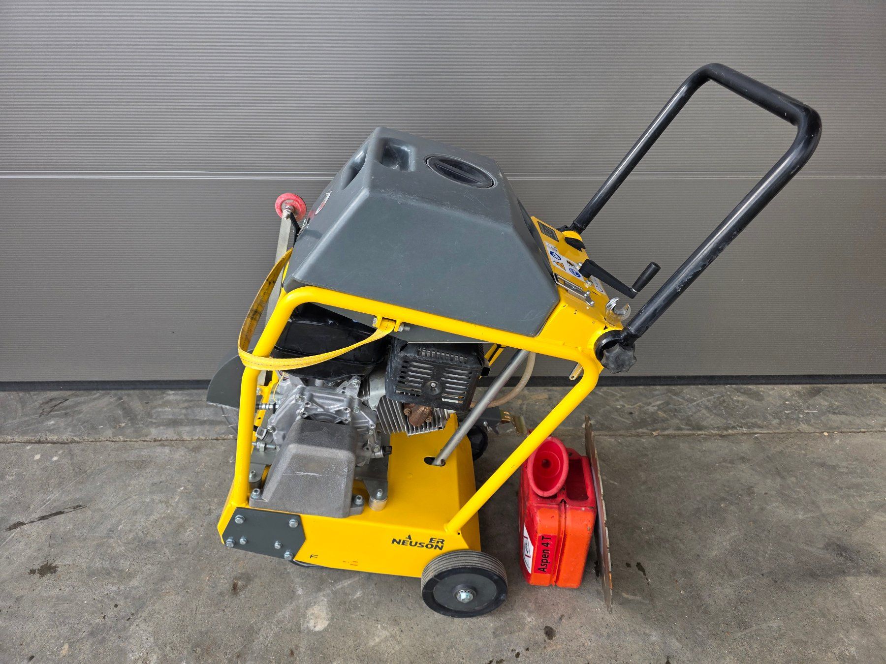 Wacker Neuson Tutte le macchine: Fugenschneider Trennscheibe Wacker Neuson – Usato da Niedergösgen venduto da MHNT 1