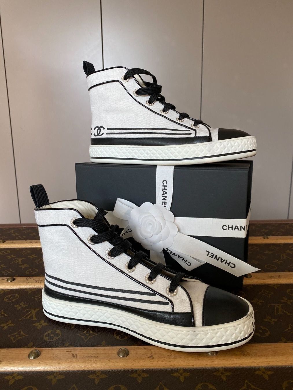 Chanel Scarpe da donna: Original Chanel sneakers, full set – Usato da Kilchberg ZH venduto da happyymee 2