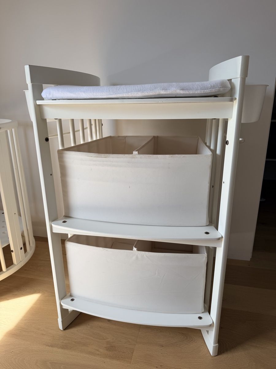Stokke Fasciatoi & Accessori: Stokke Care - Changing Table white with storage used – Usato da Neuheim venduto da marshphi