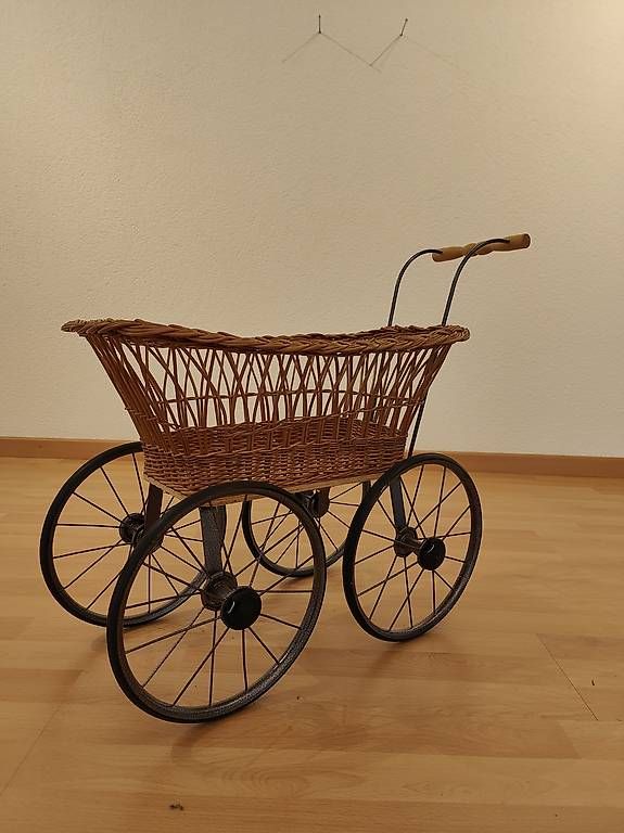 Carrozzine per bambole: Neuwertiger Puppenwagen – Usato da Heiden venduto da Sirgreg