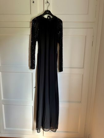 Festlicher Kleid mit Pailletten Gr. 41 von Young Couture