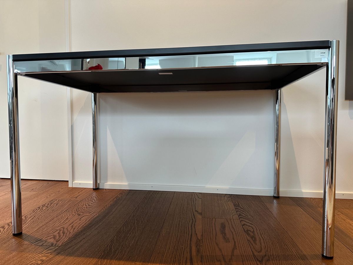 USM Tavoli: USM Haller Tisch Schreibtisch – Nuovo (secondo la descrizione) da Wettingen venduto da rog_fhz5