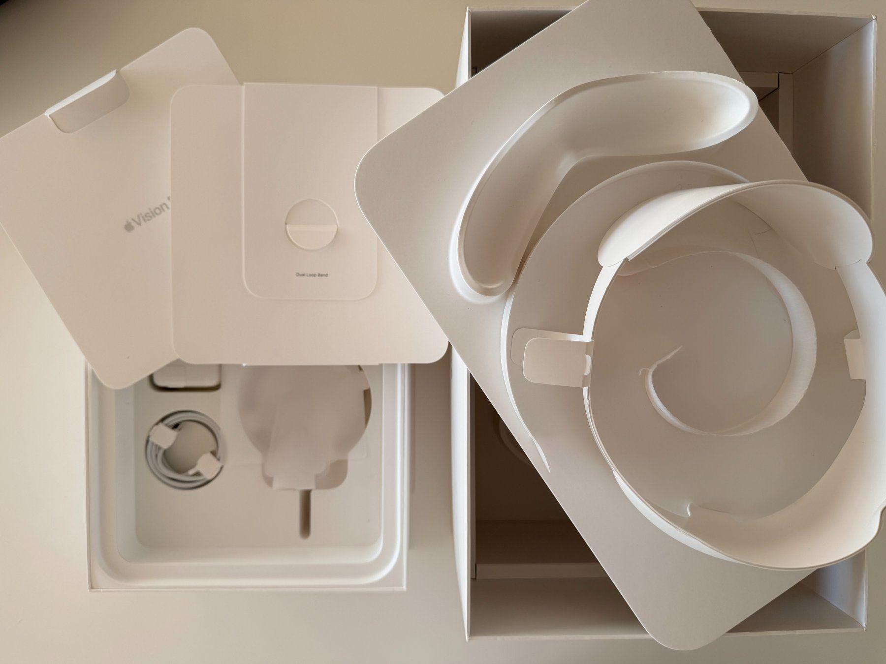 Apple Casco VR: Apple Vision Pro 512GB M2 with accessories – Usato da Zürich venduto da agirardello 4
