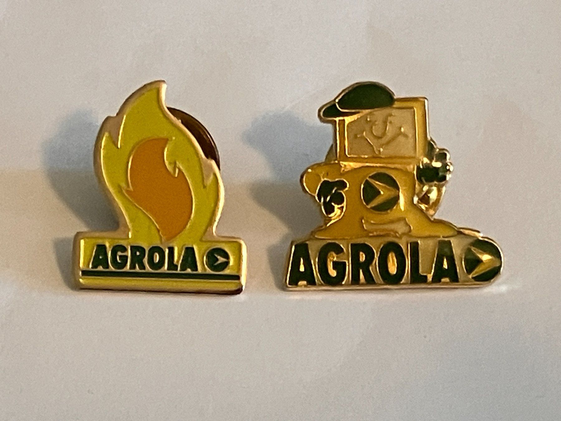 Placchette & Badge: 2 Pin Agrola – Usato da Basel venduto da djwwpp