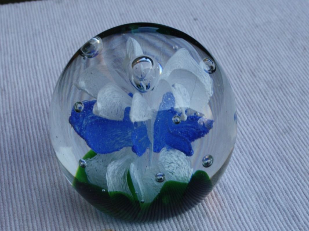 Gläser: PAPERWEIGHT GLAS-KUGEL BRIEFBESCHWERER – Gebraucht aus Wauwil von Pneuedy 2